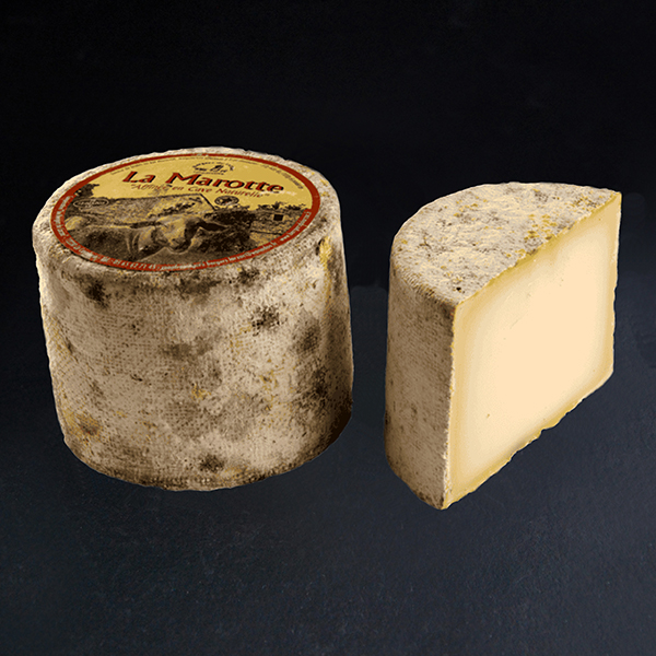 La Marotte du Larzac est une petite tomme au lait thermisé de brebis à pâte pressée mi-cuite.