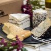 Plateau 4 fromages connaisseur et sa bouteille de vin Plateau 4 fromages connaisseur et sa bouteille de vin