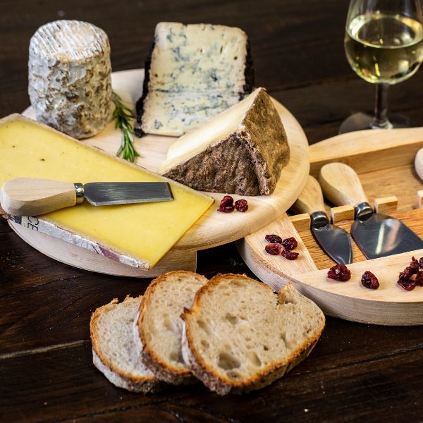 Plateau pivotant et ses 4 fromages d'exception Plateau pivotant et ses 4 fromages d'exception