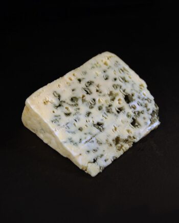 Roquefort : Fromage à pâte persillée à base de lait de Brebis